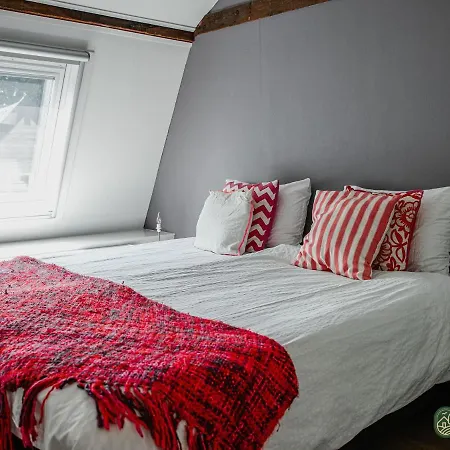 Apartamento Pleasant In With Terrace Leende